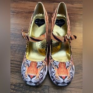 Hot chocolate designs Tiger shoes